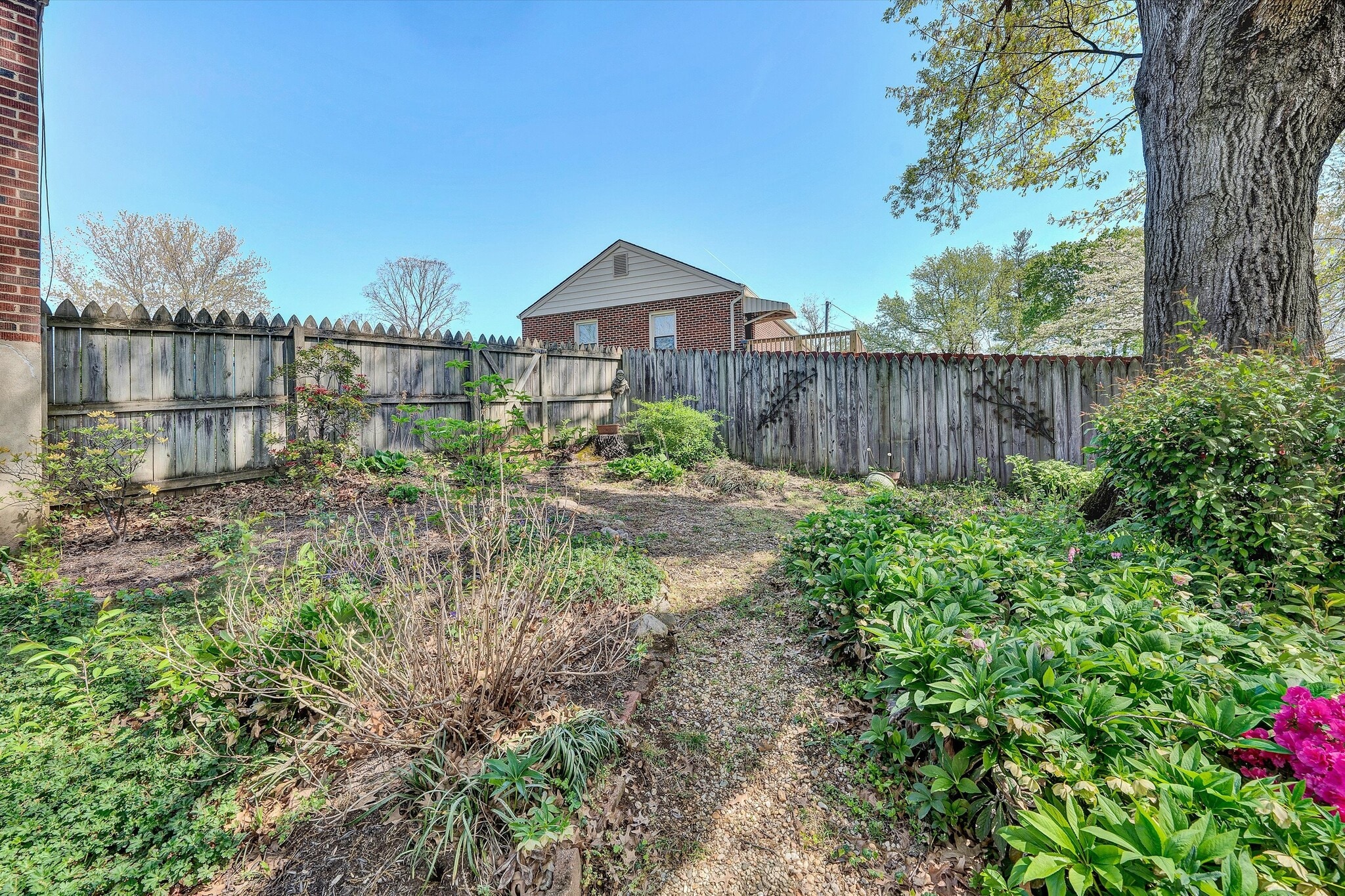 Building Photo - 2779 Derwent Dr SW