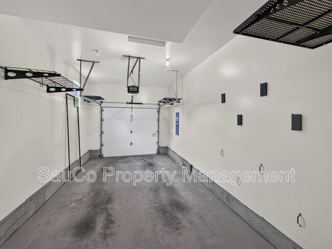 Building Photo - 7309 NE Stonewater St