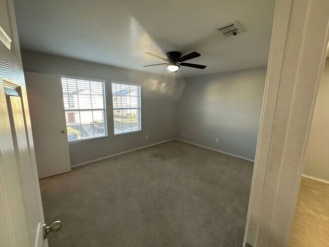 Building Photo - Beautiful Home in Stone Oak!