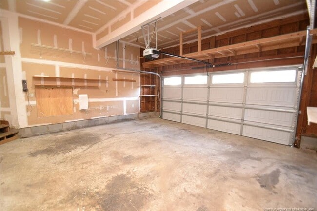 Building Photo - 900 Creek Haven Dr