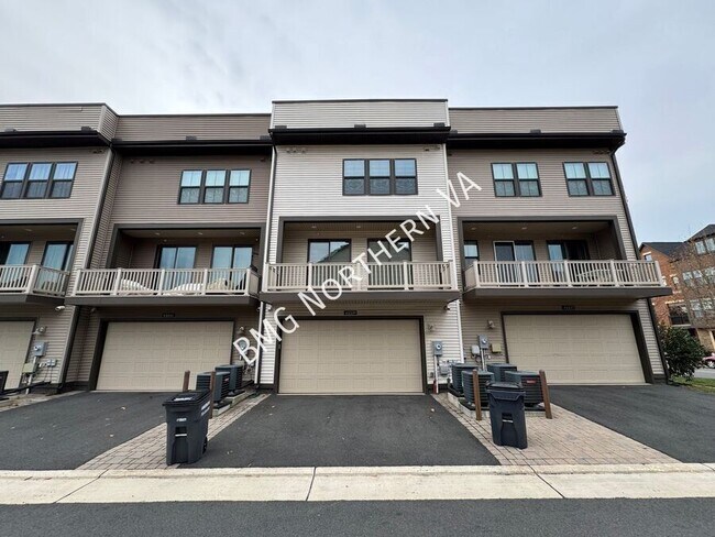 Building Photo - 43339 Stadium Ter