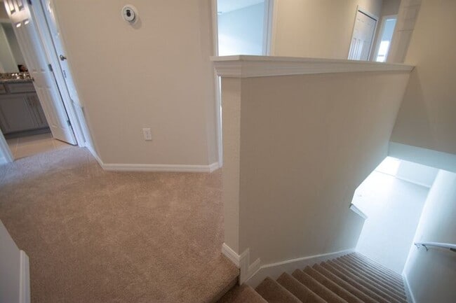 Building Photo - 3936 Plainview Dr