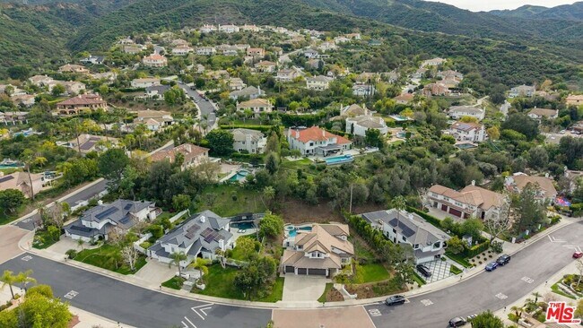 Building Photo - 18500 St Moritz Dr