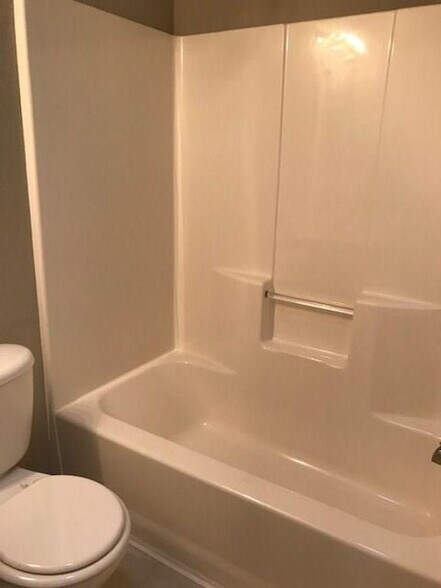 Second bath - 525 Oxford Loop