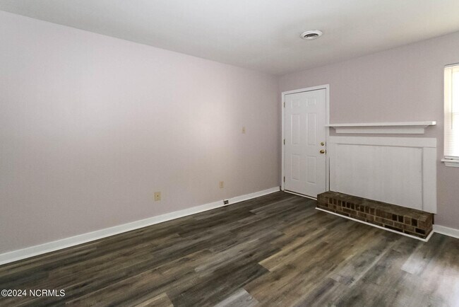 Building Photo - 201 Shipman Rd