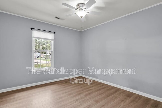 Building Photo - 18 Paddlecreek Ave