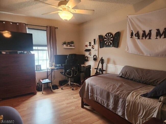 Building Photo - 330 Penns Way