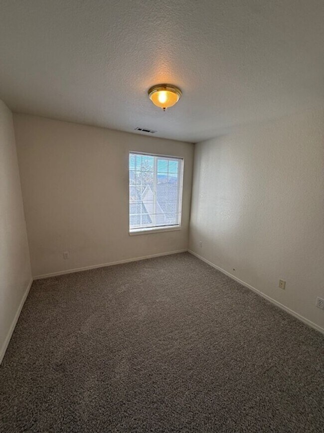 Building Photo - 3014 W Villard St