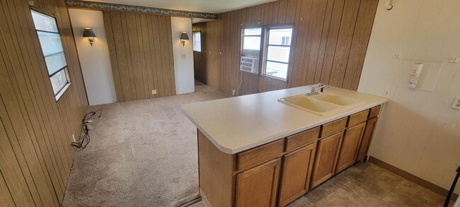 Building Photo - 112 E Cherry St