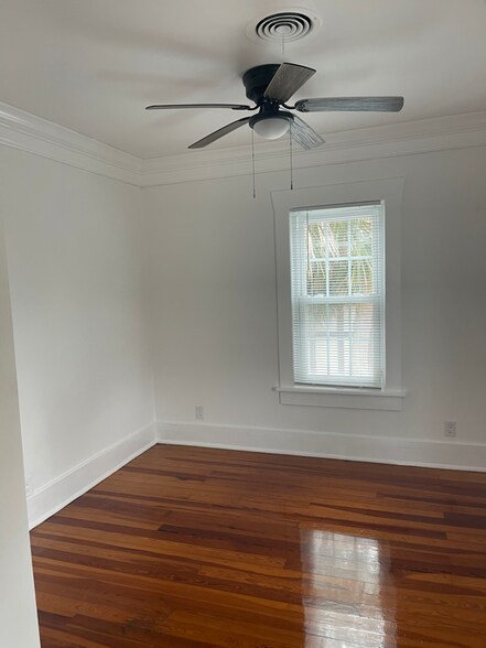 Building Photo - 925 N Grandview Ave