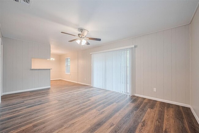 Building Photo - 9003 Chateau Forest Dr