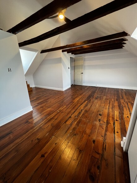 Building Photo - 726 S 10th St