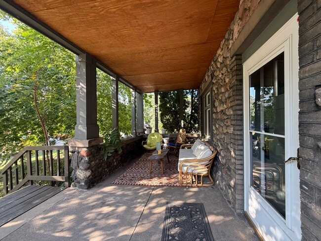 Building Photo - 780 Curfew St