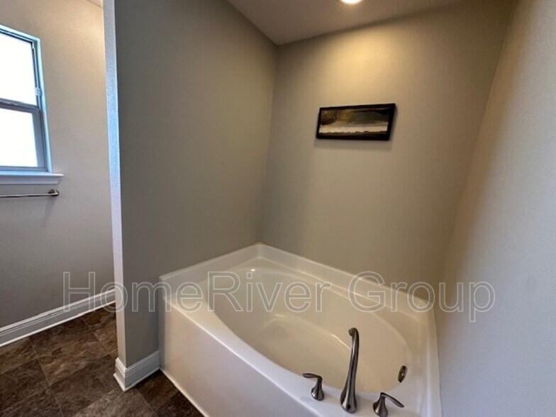 Building Photo - 3762 Weatherstone Cir