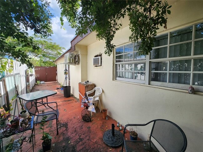 Building Photo - 2210 SW 89th Ct