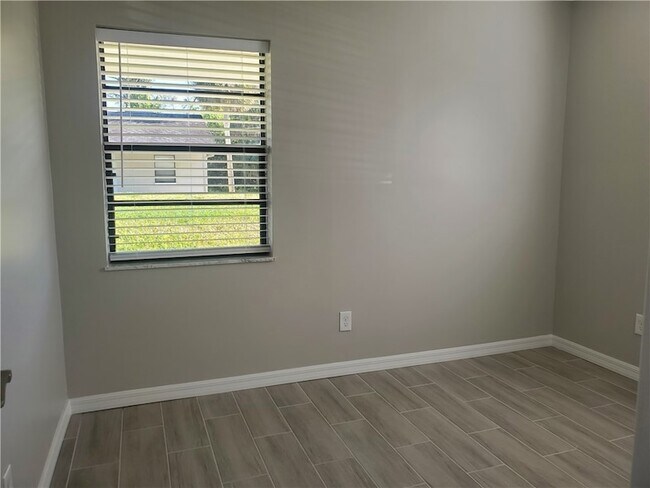 Building Photo - 3300 S 7th St