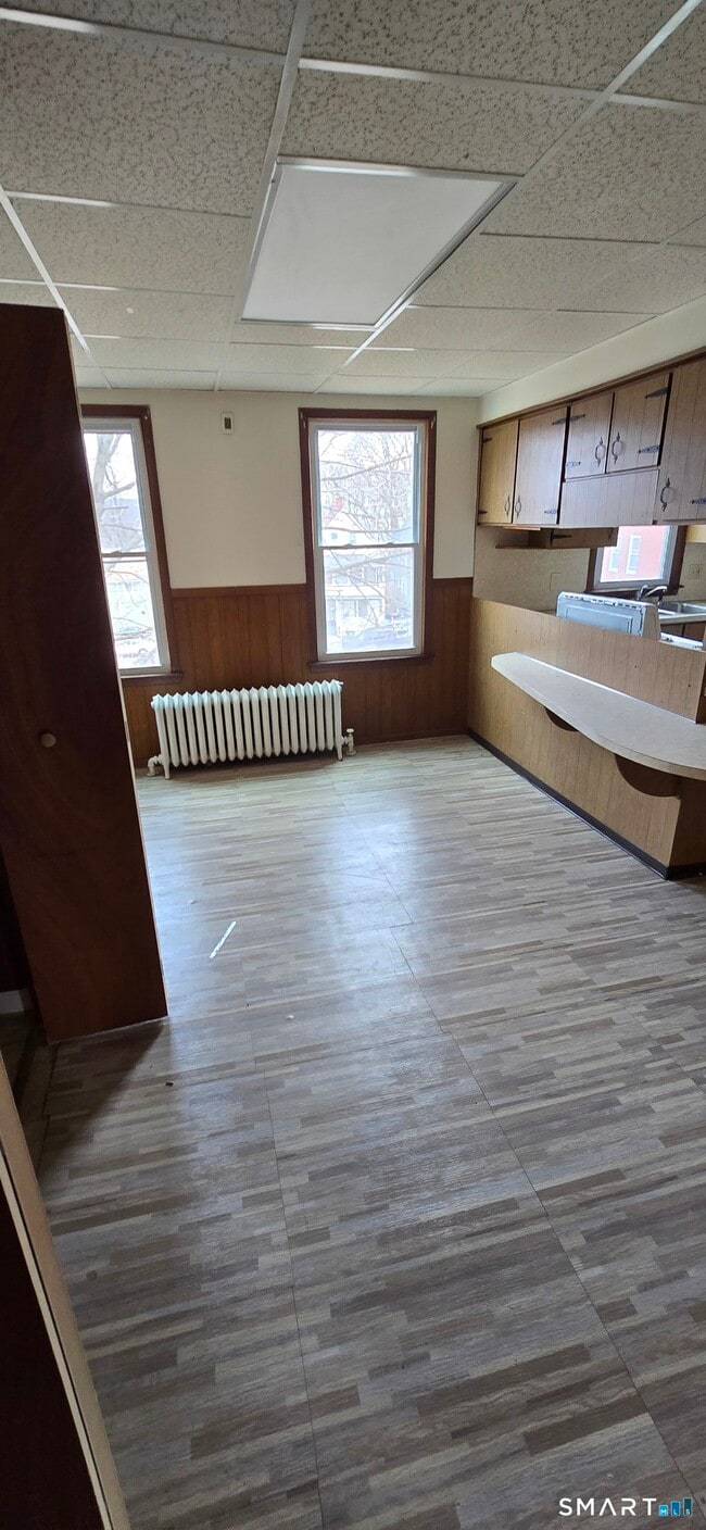 Building Photo - 79 Robbins St