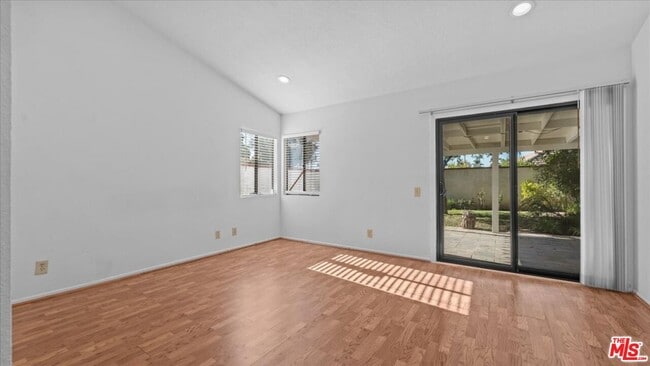 Building Photo - 409 Beverly Dr