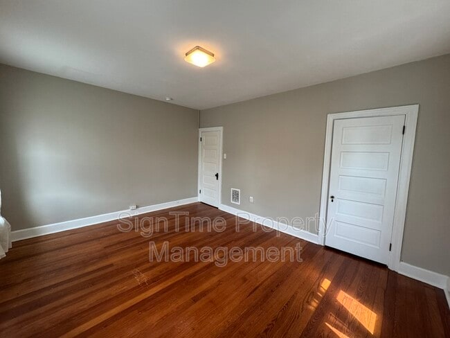 Building Photo - 864 Mulberry Ave