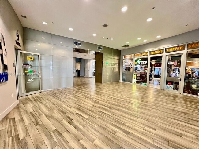 Building Photo - 1750 N Bayshore Dr