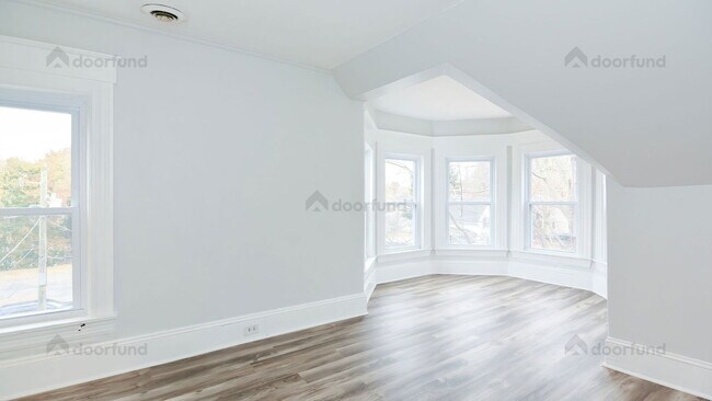 Building Photo - 144 Franklin St