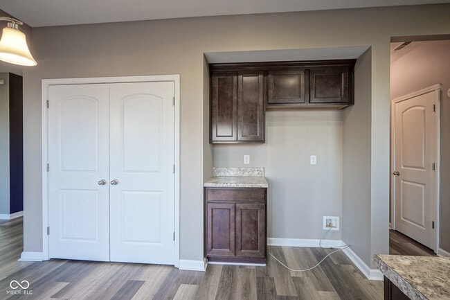 Building Photo - 5764 Bluff View Ln