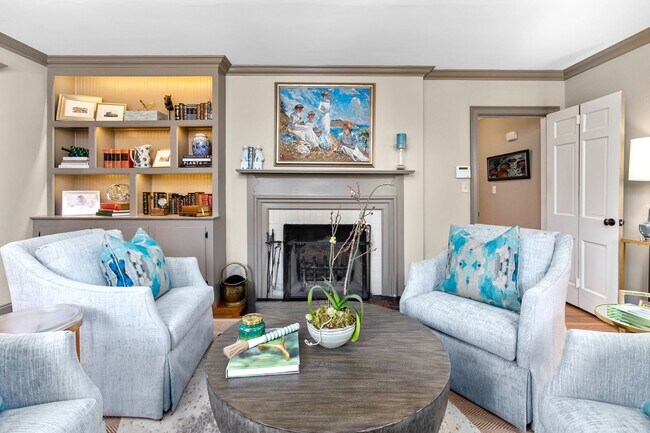 Building Photo - Stunning Irving Park 4 bedroom, 4 bathroom home in Greensboro!