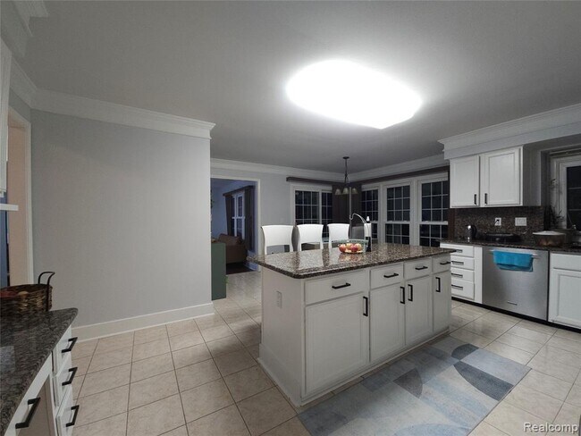 Building Photo - 45520 Morningside Dr