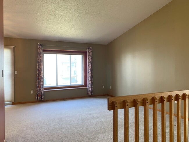 Building Photo - 3 Bedroom Twinhome in South Fargo!!