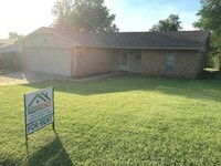 Building Photo - 3 Bed 2 Bath Rent House Eastside