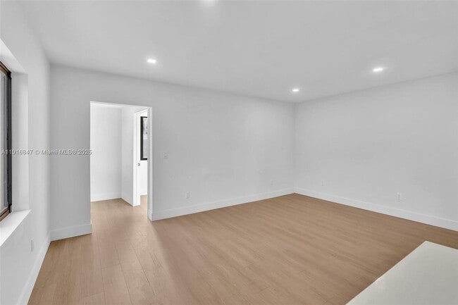 Building Photo - 1123 NE 1st Ave.