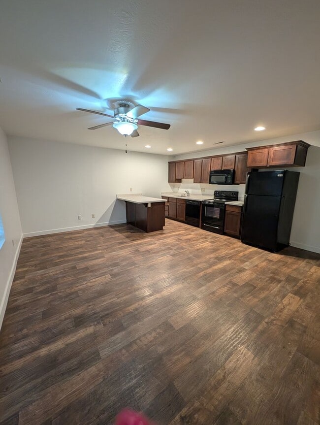 Building Photo - January Rent Free! 3 Bed 2 Bath Townhouse for Rent!
