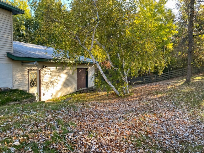 Building Photo - 1606 S Lake Irving Dr SW