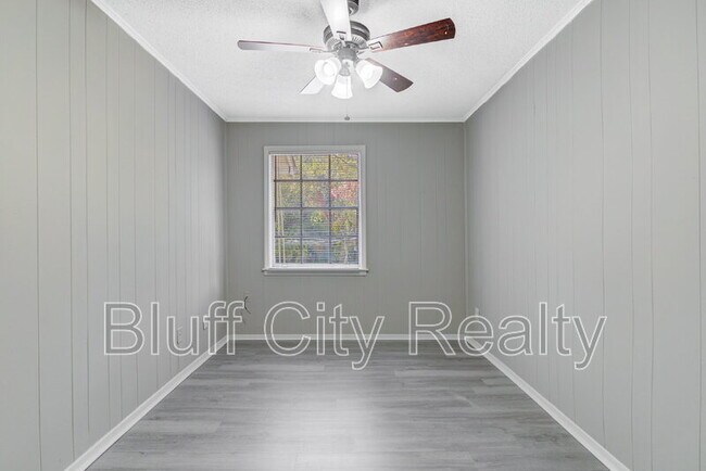 Building Photo - 2291 Madison Ave