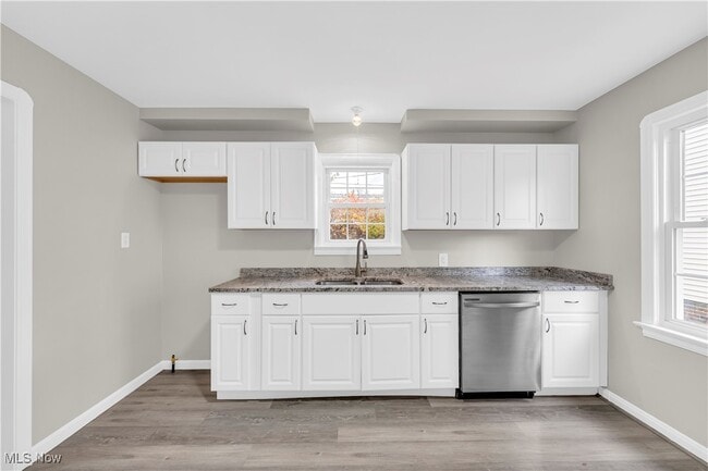 Building Photo - 16201 Walden Ave