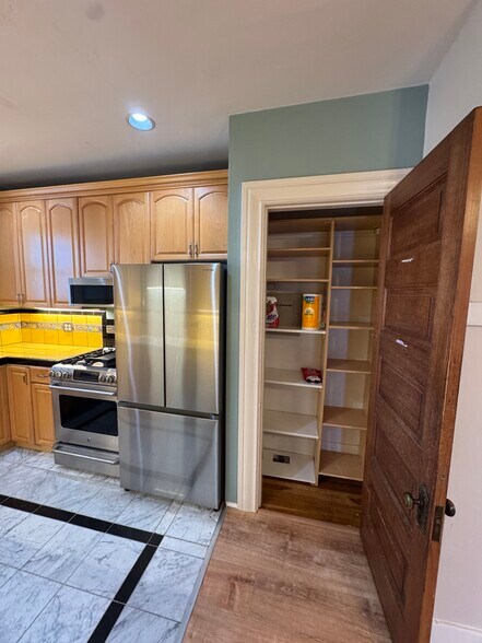 Building Photo - 2329 Curlew St