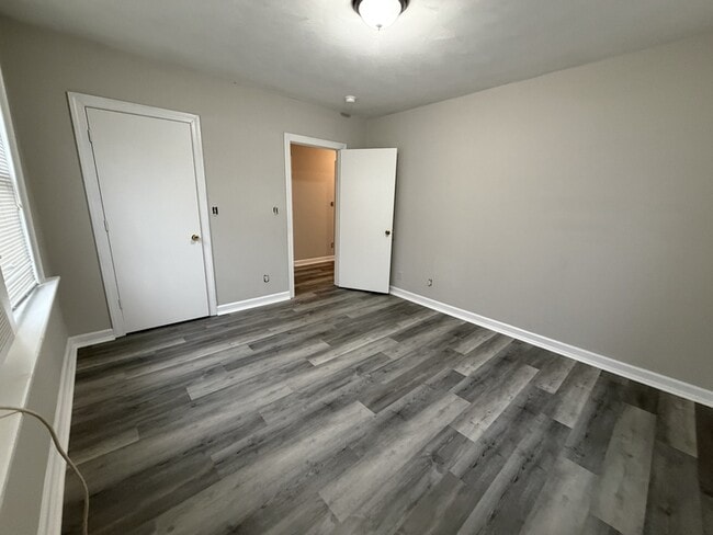 Building Photo - 2111 Bellevue Ave