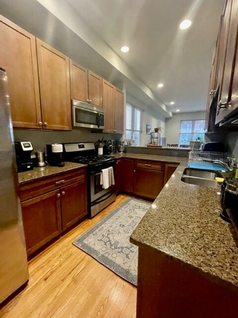 Building Photo - 1933 N Sedgwick St