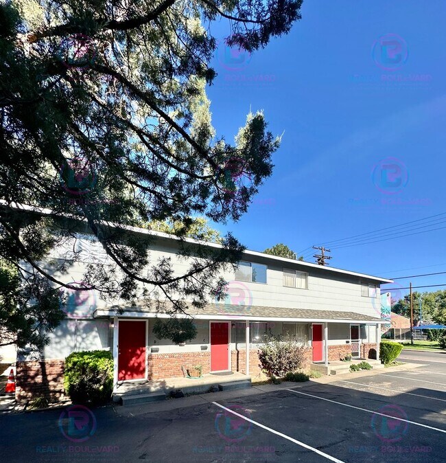 Building Photo - Delightful One-Bedroom + Office Near Idlew...