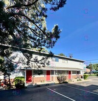 Building Photo - Delightful One-Bedroom + Office Near Idlew...