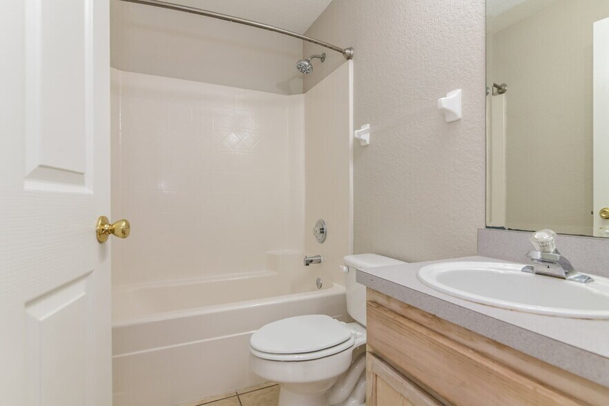 Building Photo - 17305 Woodcrest Way