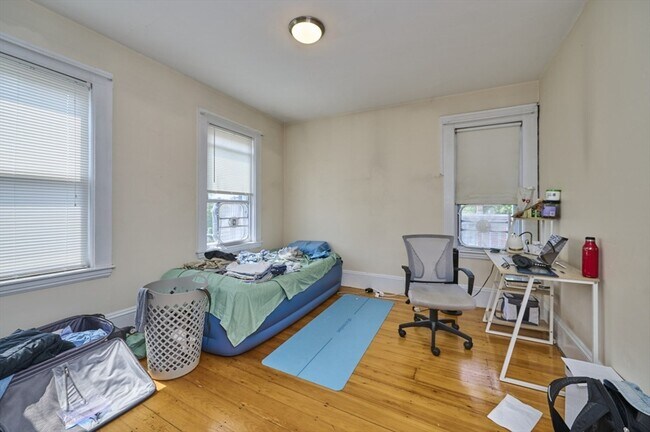 Building Photo - 757 Somerville Ave