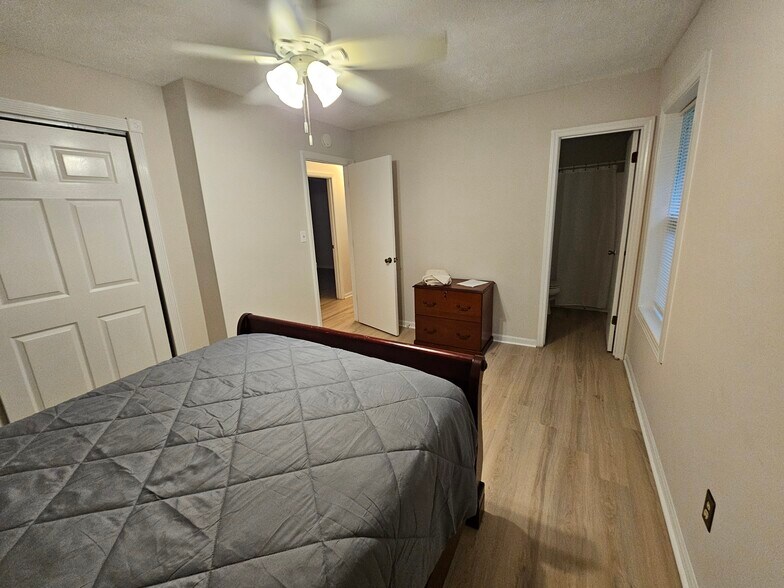 Primary with en-suite - 419 Rams Rd