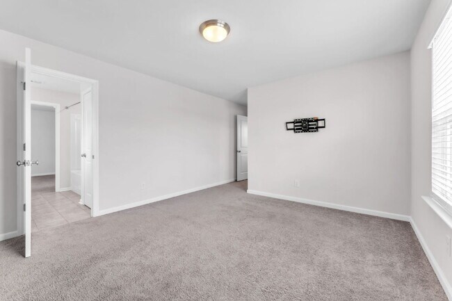 Building Photo - Elegant 3BR/2.5BA Home with Loft & 2-Car Garage in Persimmon Hill $2,100/mo rent