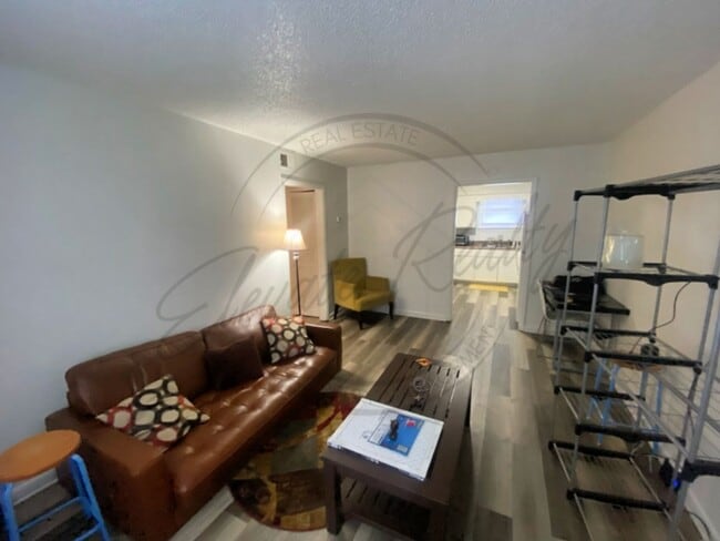 Building Photo - Roommate Wanted – Private Bedroom in 2-Bedroom Duplex in North Nashville (Month to Month Lease)! ...