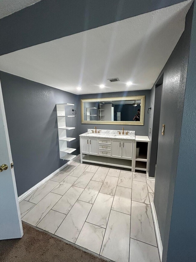 Building Photo - 6916 W Georgia Ave