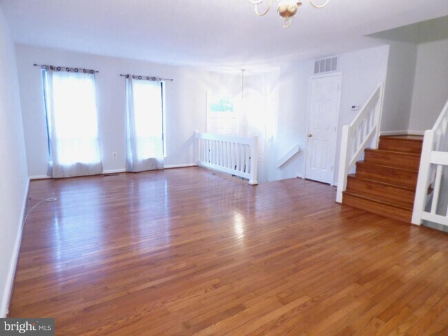 Primary Photo - 6634 Westbury Oaks Ct
