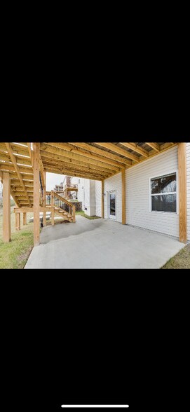 Building Photo - 261 Blackpool Drive