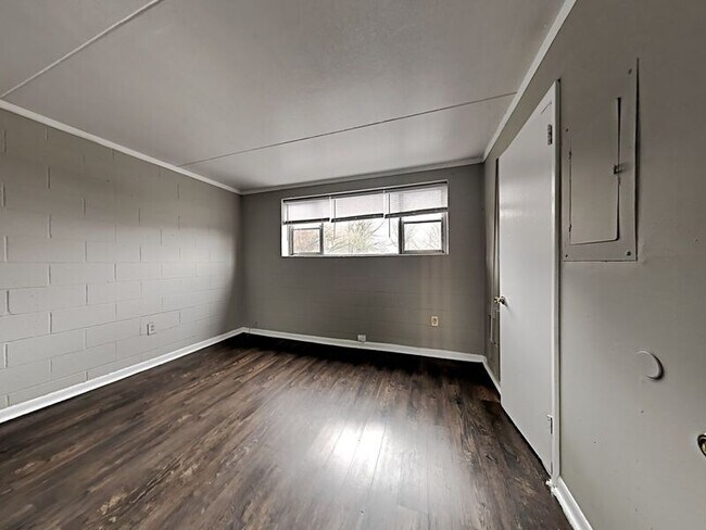 Building Photo - 2525 Merry Oaks Dr