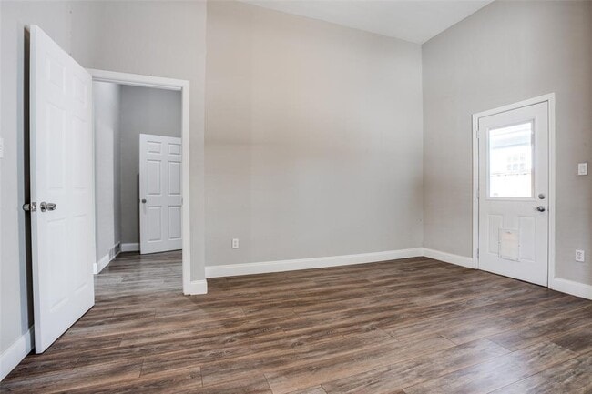 Building Photo - 5201 Eastside Ave